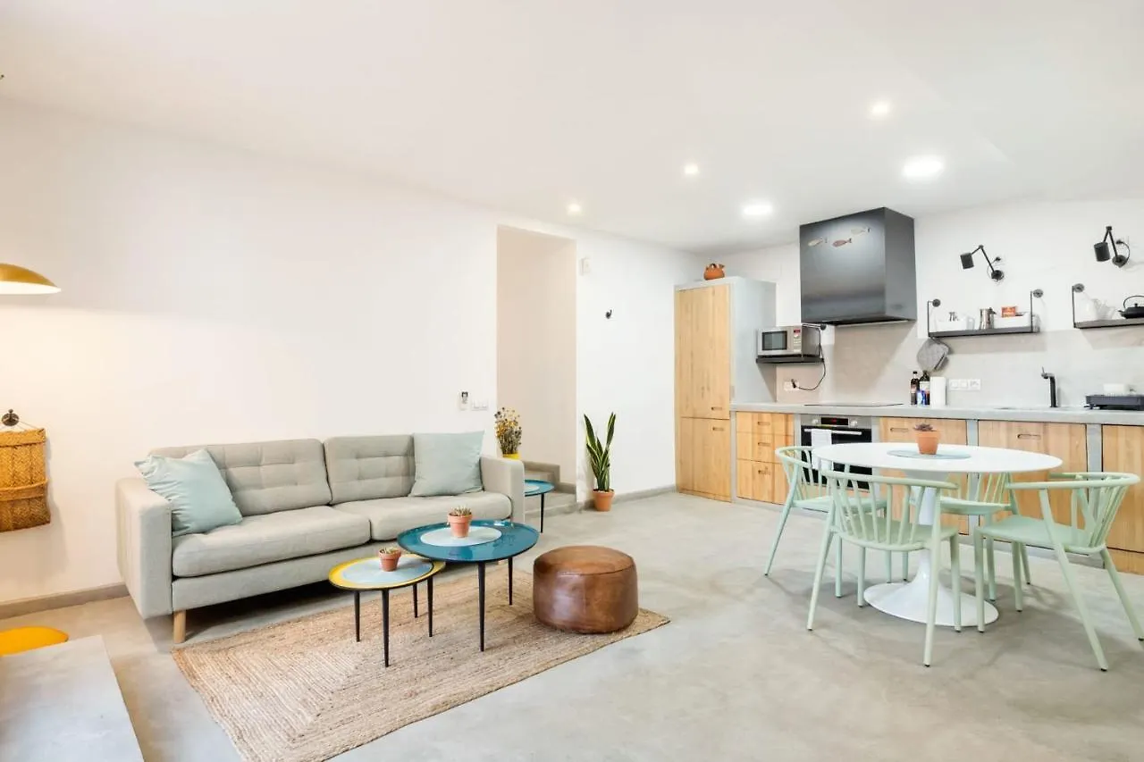 Amazing 3 Bedroom Apartment With Terrace In Poble-Sec Barcelona