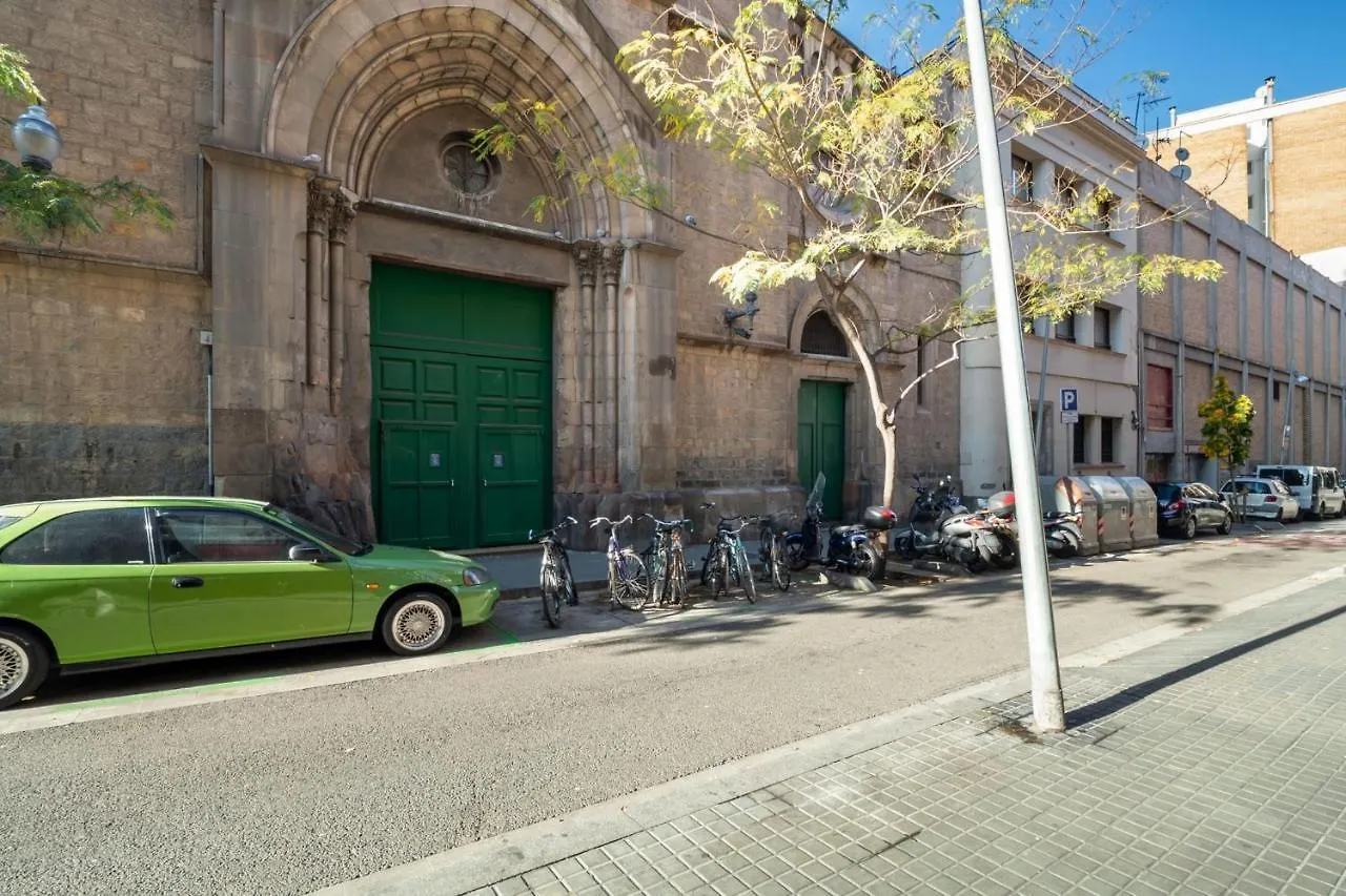 Amazing 3 Bedroom Apartment With Terrace In Poble-Sec Barcelona