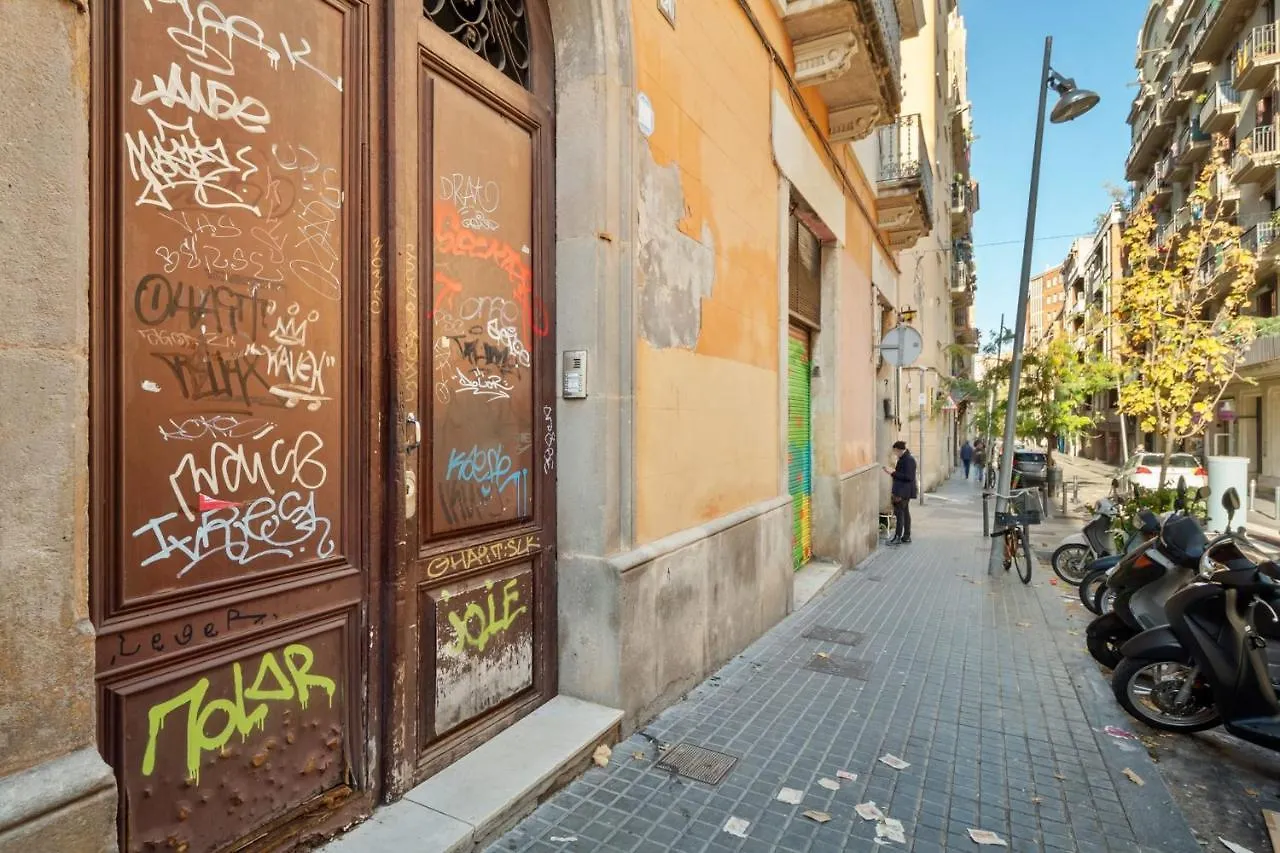 Amazing 3 Bedroom Apartment With Terrace In Poble-Sec Barcelona