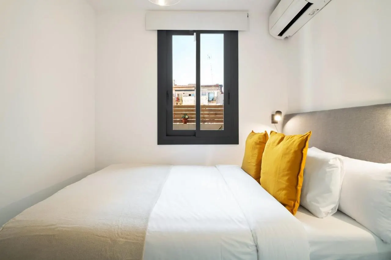 Amazing 3 Bedroom Apartment With Terrace In Poble-Sec Barcelona