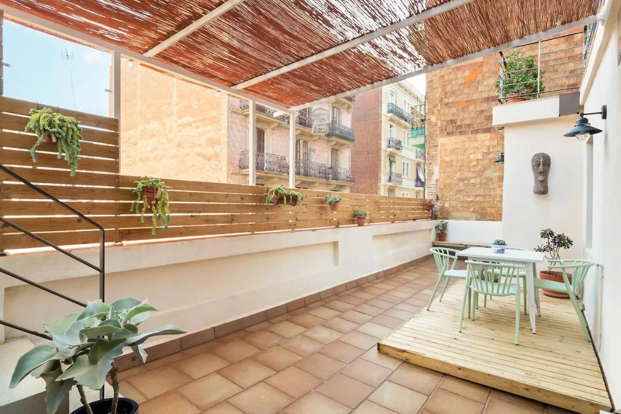 Amazing 3 Bedroom Apartment With Terrace In Poble-Sec Barcelona